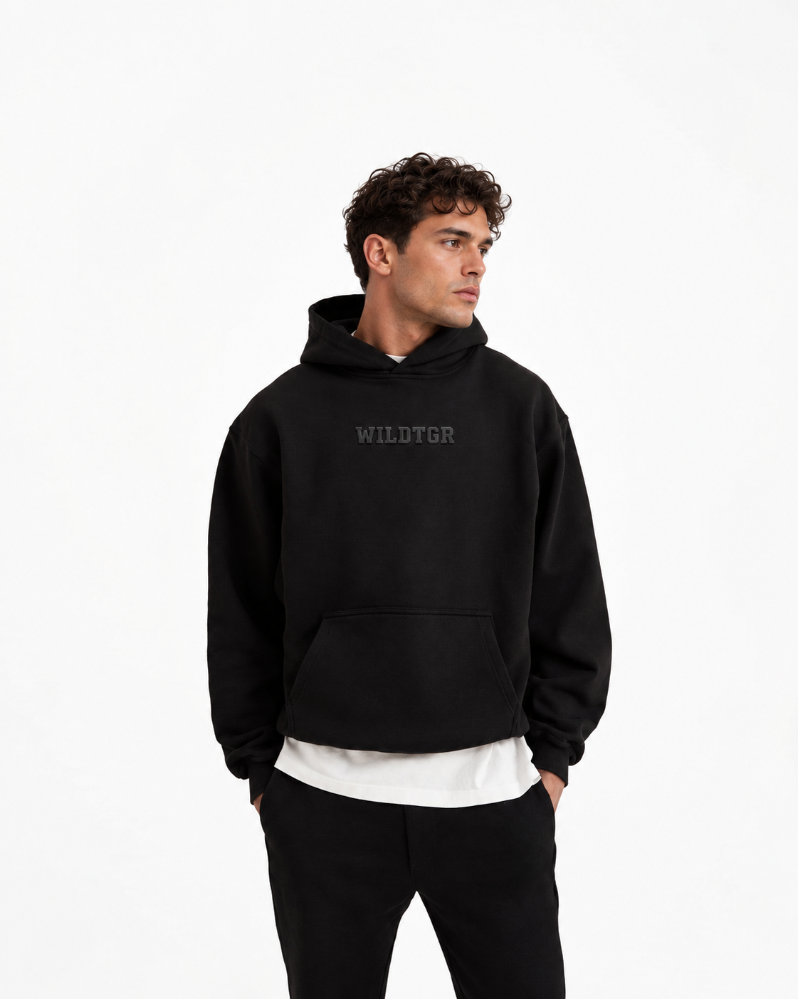 WILDTGR Hoodie Frontansicht am weiblichen Model