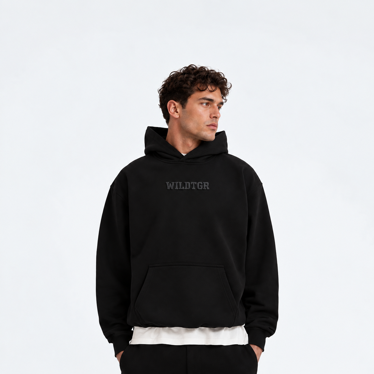WILDTGR Hoodie Rueckenansicht am Model